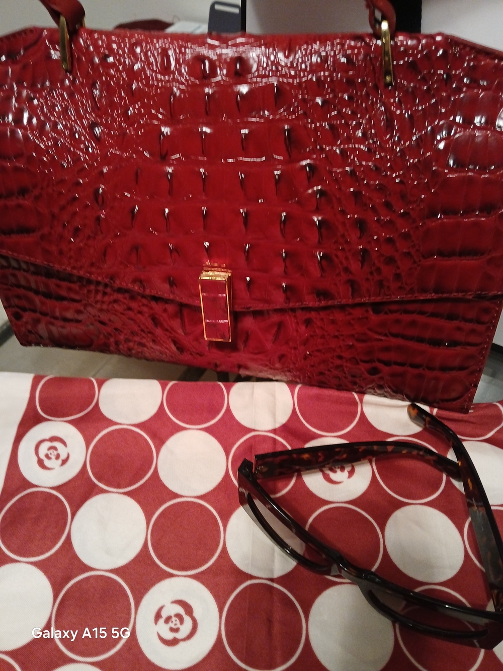 New Sets IncludeRed Croc-Embossed Patent Tote Bag - Stylish Women's Shoulder Bag